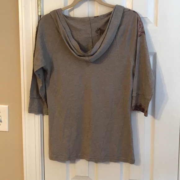 3/4 sleeve Shirt with Hood - Picture 2 of 4